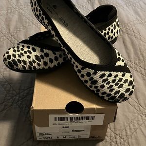 Clark’s Carly Wish Ballet Flat Black and White